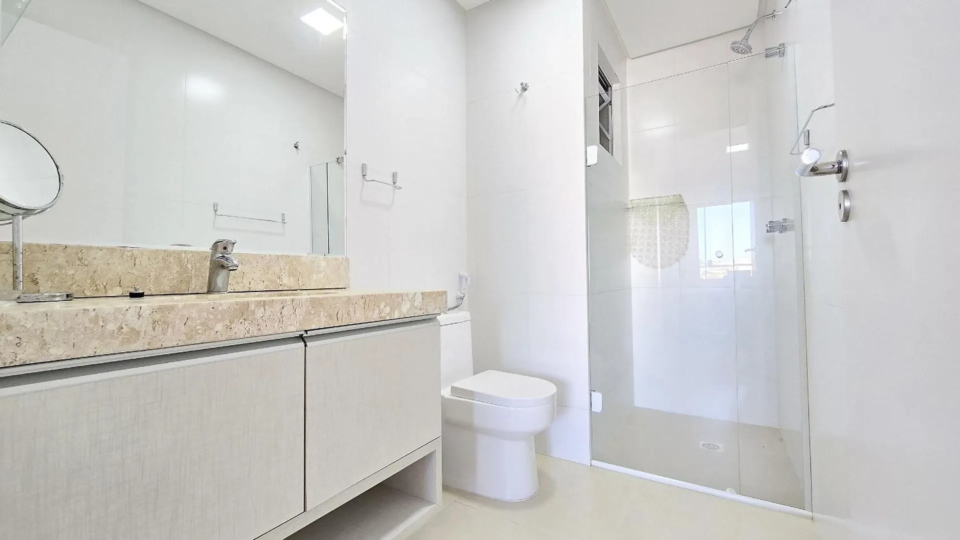Residencial La Rosadita Bombinhas 0*,