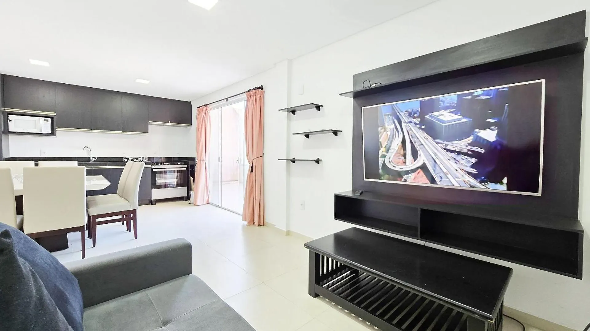 Residencial La Rosadita Bombinhas 0*,